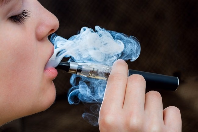 Perbedaan Rokok Elektrik